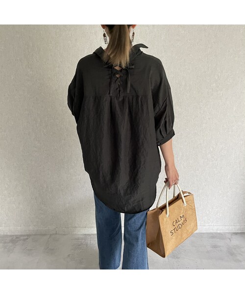 copine(コピン)の「バックレースアップシャツ(2color)(シャツ/ブラウス・レディース・ホワイト/スミクロ・ワンサイズ)」の2枚目の写真