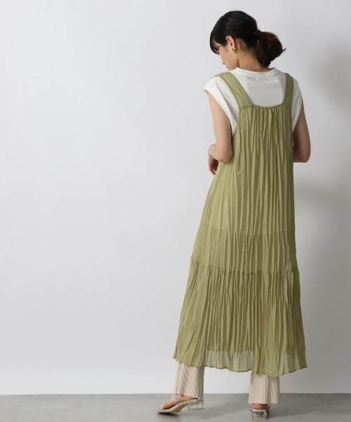 LOWRYS FARM（ローリーズファーム）の「ワッシャープリーツワンピース（ワンピース/ドレス・アイボリー/ブラック/ダークブラウン/グリーン）」の6枚目の写真