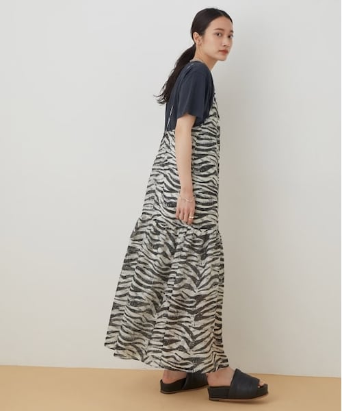ADAM ET ROPE'(アダムエロペ)の「ゼブラプリントキャミワンピース(ワンピース/ドレス・レディース・ホワイト系・F)」の1枚目の写真