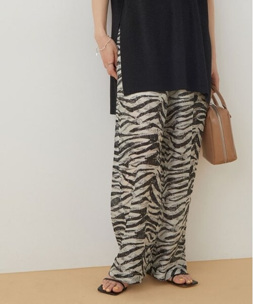 ADAM ET ROPE'(アダムエロペ)の「ゼブラプリントパンツ(パンツ・レディース・ホワイト系・36/38)」の1枚目の写真