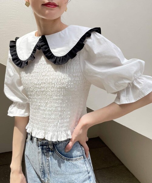 one after another NICE CLAUP(ワンアフターアナザーナイスクラップ)の「【web限定】大きな襟シャーリングブラウス(シャツ/ブラウス・レディース・オフホワイト/ブラック/その他11・0)」の2枚目の写真