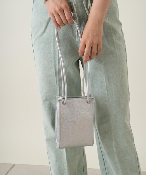 Kastane（カスタネ）の「丸紐スクエアミニショルダー（トートバッグ・アイボリー/レッド/ブルー/シルバー・F）」の3枚目の写真