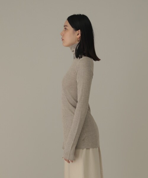 Chaos(カオス)の「18Gシルクリブニット タートルネックプルオーバー(トップス・ブラック/ベージュ/ブルー)」の11枚目の写真