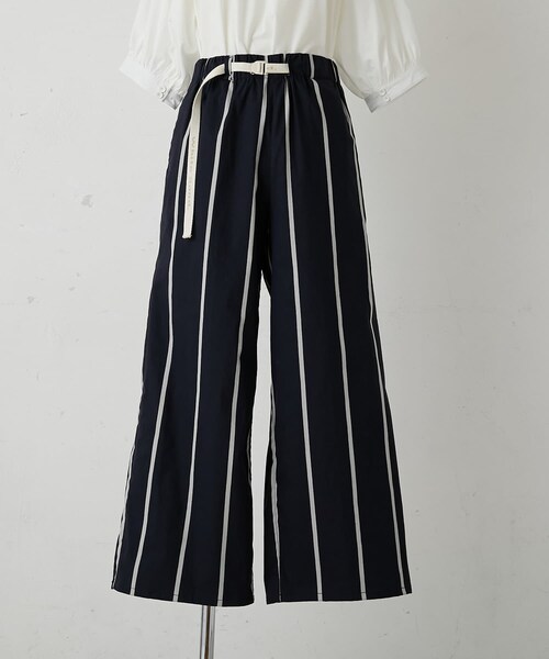 ear PAPILLONNER(イアパピヨネ)の「【WHITE SAND(ホワイトサンド)】ネイビーストライプワイドパンツ(その他パンツ・レディース・ネイビー・42)」の1枚目の写真