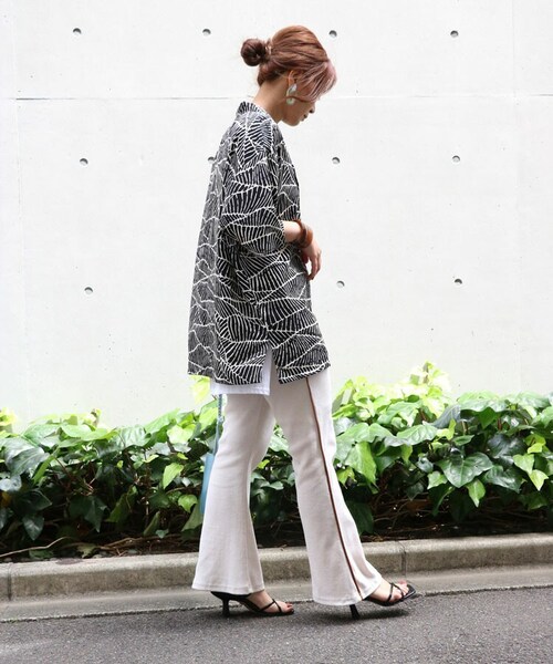 Sheson（シーズン）の「テレコパイピングフレアパンツ（レギンス/スパッツ・レディース・グレー/ホワイト・F）」の2枚目の写真