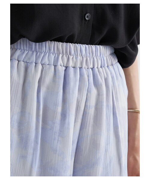 earth music&ecology（アースミュージックアンドエコロジー）の「シアーマーブルセミフレアパンツ（パンツ・ピンク/ライトグリーン/ブルー・F）」の4枚目の写真