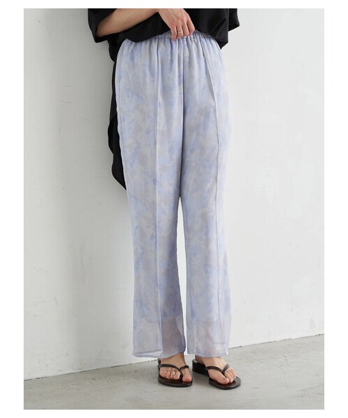 earth music&ecology（アースミュージックアンドエコロジー）の「シアーマーブルセミフレアパンツ（パンツ・ピンク/ライトグリーン/ブルー・F）」の3枚目の写真