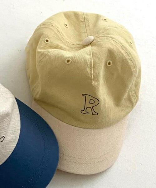 DHOLIC kids（ディーホリックキッズ）の「[rodaj] 配色アルファベットキャップ（キャップ・キッズ・ホワイト/イエロー・FREE）」の2枚目の写真