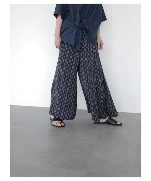 AMERICAN HOLIC（アメリカンホリック）の「ドロストとろみスカーチョ（パンツ・モカ/ネイビー/ペイズリー/フラワー・M/L）」の2枚目の写真