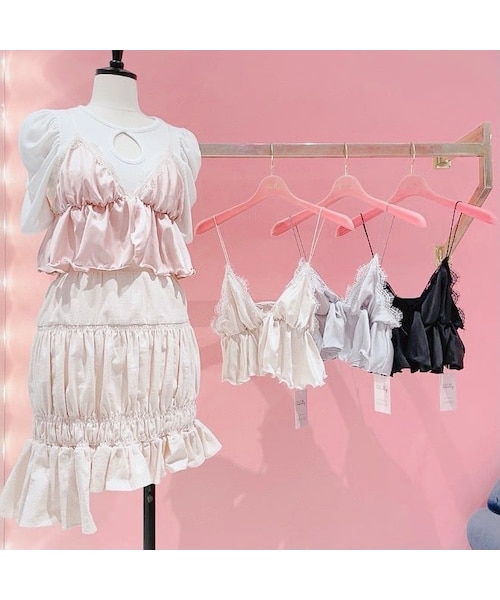 lilLilly（リルリリー）の「サテンランジェリーキャミトップス（トップス・レディース・BEIGE/BLACK）」の20枚目の写真