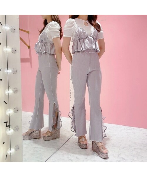 lilLilly（リルリリー）の「サテンランジェリーキャミトップス（トップス・レディース・BEIGE/BLACK）」の7枚目の写真
