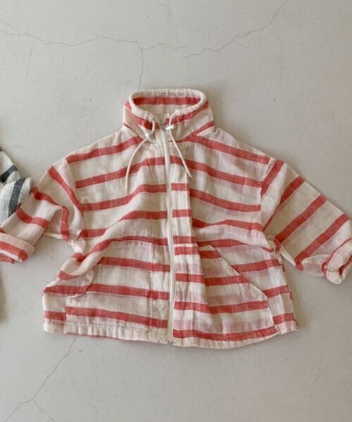 DHOLIC kids（ディーホリックキッズ）の「[The lalala] ハイネックストライプジャケット（その他アウター・キッズ・ブラック/レッド・S/M/L/XL/XXL）」の2枚目の写真