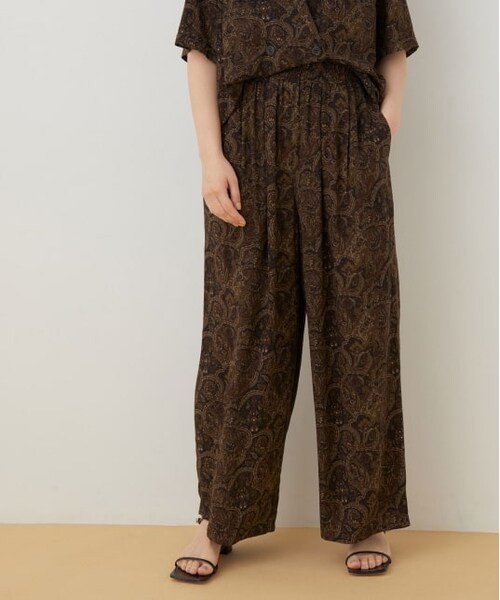 ADAM ET ROPE'（アダムエロペ）の「【セットアップ対応】イージーレーヨンパンツ（パンツ・レディース・ダークブラウン/グレー・F）」の2枚目の写真