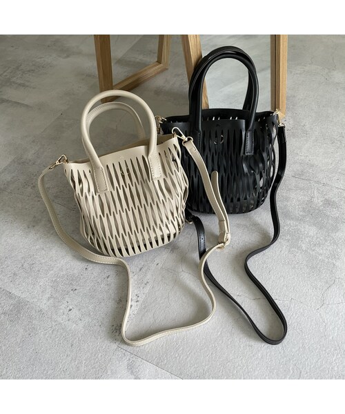 copine(コピン)の「2wayショルダーバッグ(2color)(ショルダーバッグ・レディース・ベージュ/ブラック・フリー)」の1枚目の写真