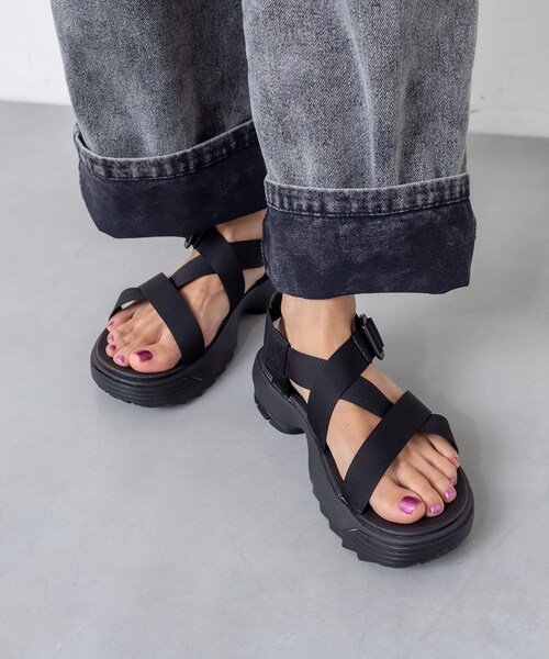 RASVOA(ラスボア)の「MEI/メイ Recycled nylonサンダル(サンダル・レディース・ブラック・M/L)」の1枚目の写真