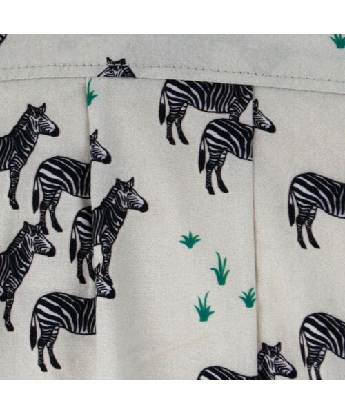 One deux boo（ワンドゥーブー）の「メンズサイズロングスリーブシャツ（シマウマ柄）（トップス・キッズ・ベージュ・メンズM/メンズL）」の8枚目の写真