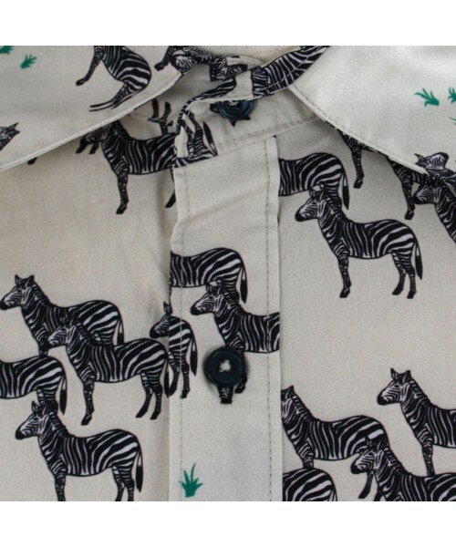 One deux boo（ワンドゥーブー）の「メンズサイズロングスリーブシャツ（シマウマ柄）（トップス・キッズ・ベージュ・メンズM/メンズL）」の5枚目の写真