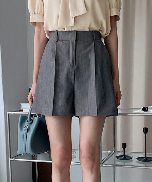 DHOLIC（ディーホリック）の「タックショートパンツ・全4色・t65432（その他パンツ・レディース・ホワイト/グレー/ベージュ・ONESIZE）」の2枚目の写真