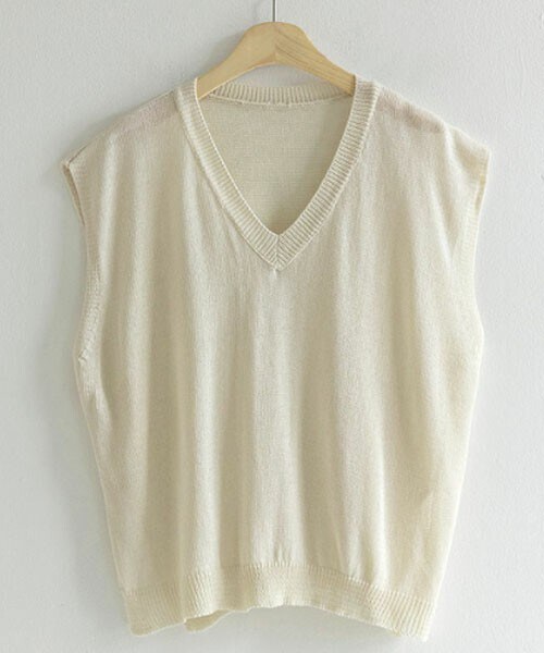 DHOLIC STYLE（ディーホリックスタイル）の「[justone] サイドスリットシアーニットベスト（ベスト・レディース・グリーン/ブラウン/ベージュ/ブラック/ホワイト・ONESIZE）」の5枚目の写真