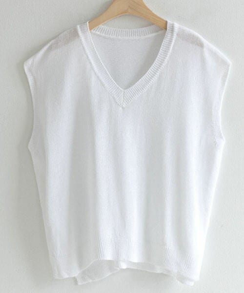 DHOLIC STYLE（ディーホリックスタイル）の「[justone] サイドスリットシアーニットベスト（ベスト・レディース・グリーン/ブラウン/ベージュ/ブラック/ホワイト・ONESIZE）」の2枚目の写真