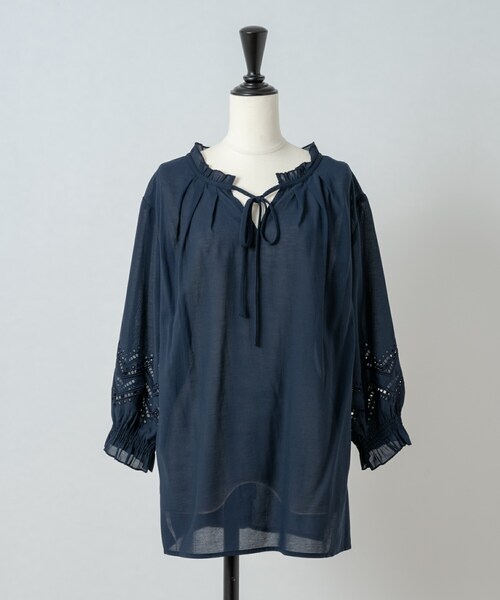 Rewde(ルゥデ)の「【2WAY】 フリルネック刺繍ブラウス(1R13-M05142)(シャツ/ブラウス・レディース・イエロー/ホワイト/ブルー/ベージュ・M)」の4枚目の写真