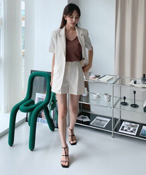 DHOLIC（ディーホリック）の「ルーズ半袖ジャケット&タックショートパンツSET（セットアップ・レディース・ベージュ/ホワイト/グレー/ブラック・ONESIZE）」の2枚目の写真