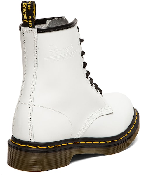 Dr. Martens（ドクターマーチン）の「Dr. Martens Iconic 8 Eye Boot（ブーツ・レディース・White・9/6/7）」の2枚目の写真