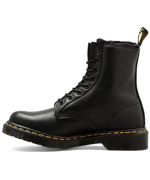 Dr. Martens（ドクターマーチン）の「Dr. Martens Serena 8 Eye Boot with Faux Fur Liner（ブーツ・レディース・Black・9/7/6/10/8）」の5枚目の写真