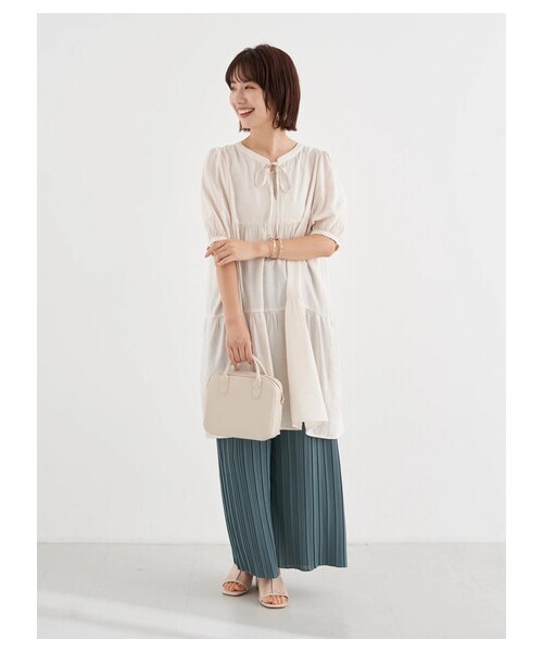 earth music&ecology（アースミュージックアンドエコロジー）の「ストレートプリーツパンツ（パンツ・アイボリー/ブラック/グレーベージュ/グリーン/ラベンダー/フラワー・F）」の8枚目の写真