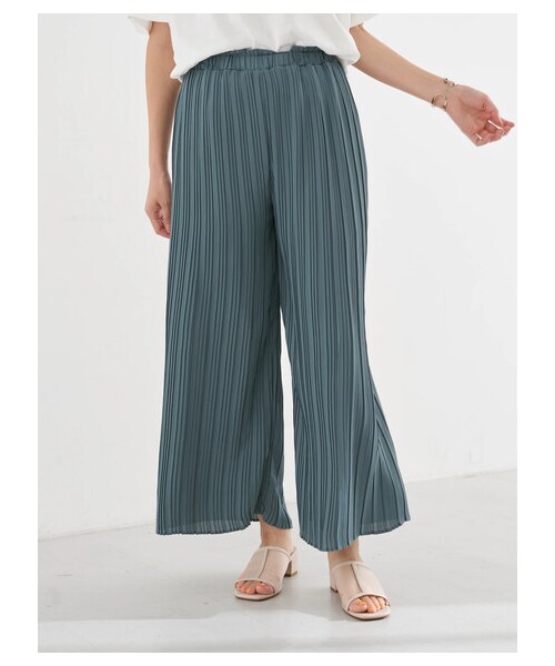 earth music&ecology（アースミュージックアンドエコロジー）の「ストレートプリーツパンツ（パンツ・アイボリー/ブラック/グレーベージュ/グリーン/ラベンダー/フラワー・F）」の4枚目の写真