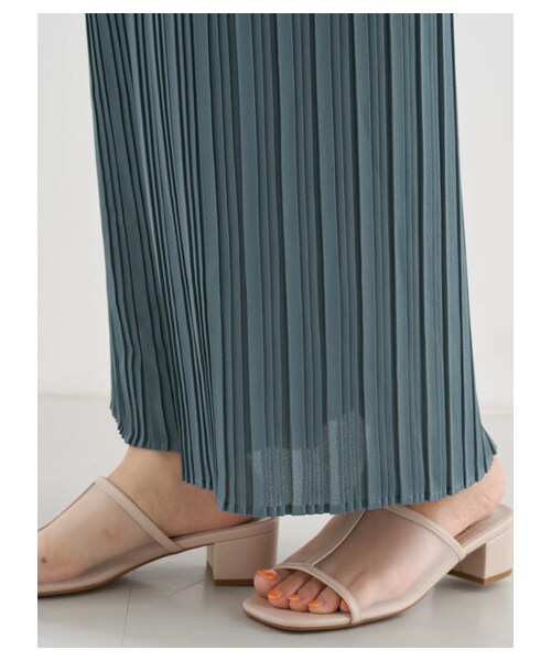 earth music&ecology（アースミュージックアンドエコロジー）の「ストレートプリーツパンツ（パンツ・アイボリー/ブラック/グレーベージュ/グリーン/ラベンダー/フラワー・F）」の6枚目の写真