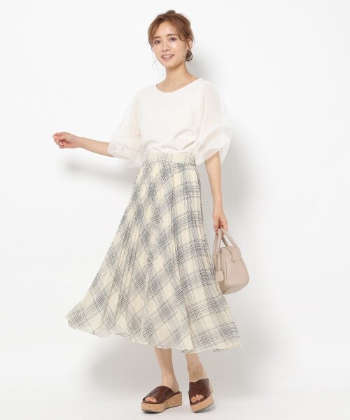 mysty woman（ミスティウーマン）の「柄アソートシアースカート（スカート・アイボリーチェック/アイボリー花/ブラック花/ブラウンチェック）」の6枚目の写真