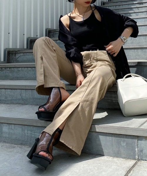 PAGEBOY(ページボーイ)の「【WEB先行予約】フロントスリットチノデニム(パンツ・レディース・チャコール/ベージュ/セピア・24inch(XSサイズ), 25inch(Sサイズ), 26inch(Mサイズ), 27inch(Lサイズ))」の2枚目の写真