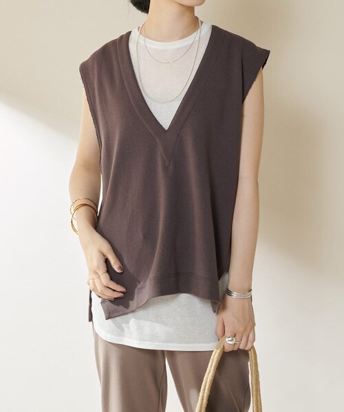 SHENERY（シーナリー）の「裏毛Vネックベスト（Tシャツ/カットソー・レディース・アイボリー/トープ・F）」の2枚目の写真