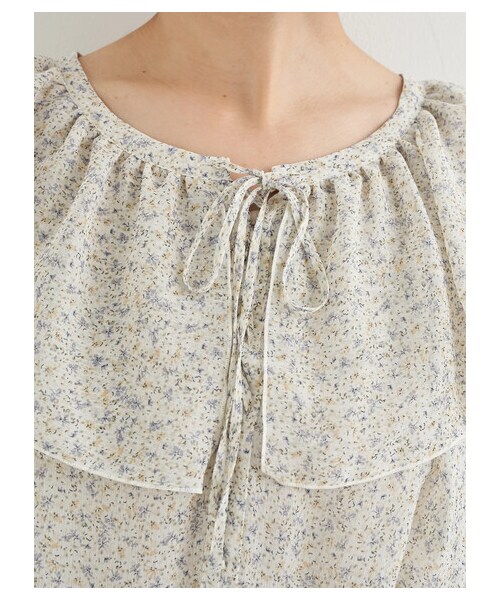 earth music&ecology（アースミュージックアンドエコロジー）の「前後2wayフリルカラーレースアップチュニック（ワンピース/ドレス・アイボリー/フラワーブラック/フラワー/フラワーサックス・F）」の7枚目の写真