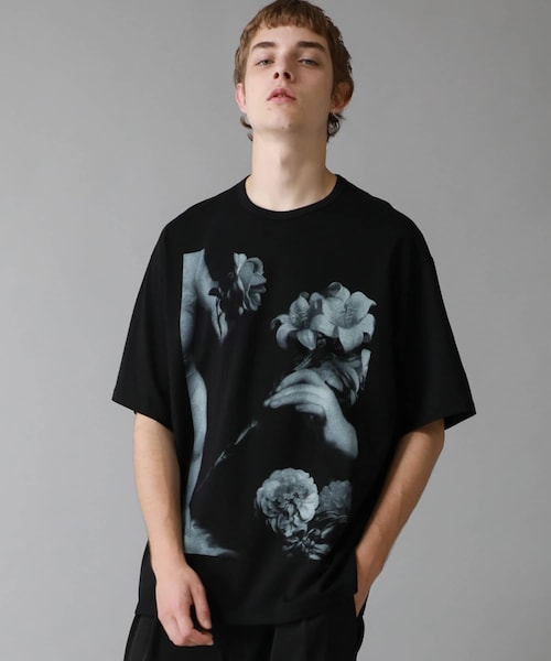 LAD MUSICIAN（ラッドミュージシャン）の「STUDIOUS別注 FLOWER＆HAND TEE（その他・メンズ・その他・42/44/46）」の2枚目の写真