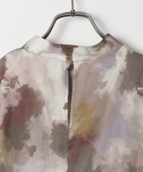 PAGEBOY（ページボーイ）の「【ポイント20％還元対象】【WEB先行予約】マーブルアートハイネックブラウス（トップス・レディース・モノトーン/キャラメル・F）」の15枚目の写真