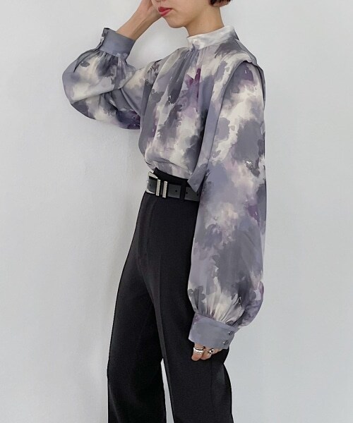 PAGEBOY（ページボーイ）の「【ポイント20％還元対象】【WEB先行予約】マーブルアートハイネックブラウス（トップス・レディース・モノトーン/キャラメル・F）」の3枚目の写真