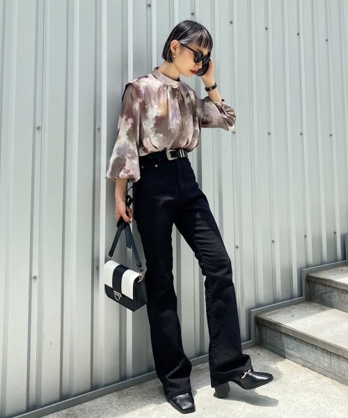 PAGEBOY（ページボーイ）の「【ポイント20％還元対象】【WEB先行予約】マーブルアートハイネックブラウス（トップス・レディース・モノトーン/キャラメル・F）」の11枚目の写真