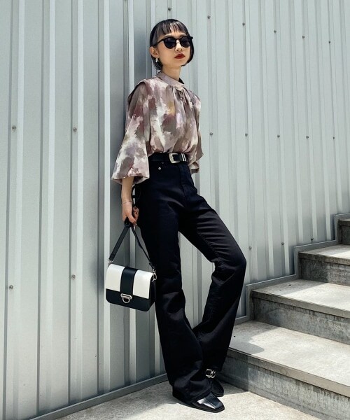 PAGEBOY（ページボーイ）の「【ポイント20％還元対象】【WEB先行予約】マーブルアートハイネックブラウス（トップス・レディース・モノトーン/キャラメル・F）」の9枚目の写真