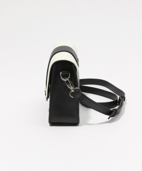 PAGEBOY（ページボーイ）の「【ポイント20％還元対象】【WEB先行予約】バイカラースクエアショルダー（バッグ・レディース・ホワイト×ブラック/ブラック×マンゴーナッツ・ONE SIZE）」の11枚目の写真