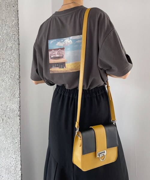 PAGEBOY（ページボーイ）の「【ポイント20％還元対象】【WEB先行予約】バイカラースクエアショルダー（バッグ・レディース・ホワイト×ブラック/ブラック×マンゴーナッツ・ONE SIZE）」の4枚目の写真