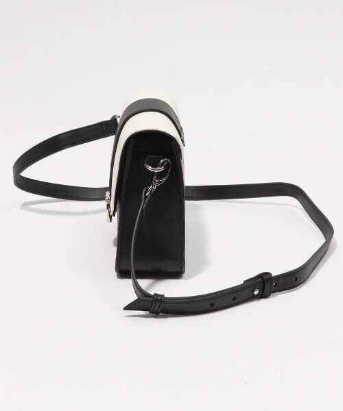 PAGEBOY（ページボーイ）の「【ポイント20％還元対象】【WEB先行予約】バイカラースクエアショルダー（バッグ・レディース・ホワイト×ブラック/ブラック×マンゴーナッツ・ONE SIZE）」の10枚目の写真