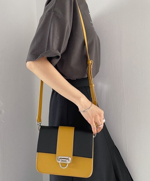 PAGEBOY（ページボーイ）の「【ポイント20％還元対象】【WEB先行予約】バイカラースクエアショルダー（バッグ・レディース・ホワイト×ブラック/ブラック×マンゴーナッツ・ONE SIZE）」の2枚目の写真