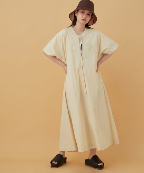 ADAM ET ROPE'（アダムエロペ）の「フロントジップワンピース（ワンピース/ドレス・レディース・ブラック/オフホワイト/ブラウン・F）」の2枚目の写真