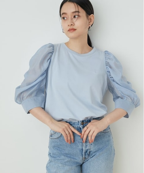 ADAM ET ROPE'(アダムエロペ)の「フォルムスリーブシアーカットトップス(トップス・レディース・ブラック/ホワイト/サックス・F)」の3枚目の写真