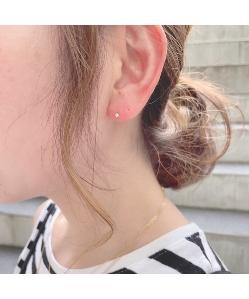 pinacoteca（ピナコテーカ）の「ピナコテーカ 622 2点留 一粒ダイヤモンド スター スタッド ピアス 0.05ct（ピアス（片耳用）・レディース・ゴールド・free）」の3枚目の写真