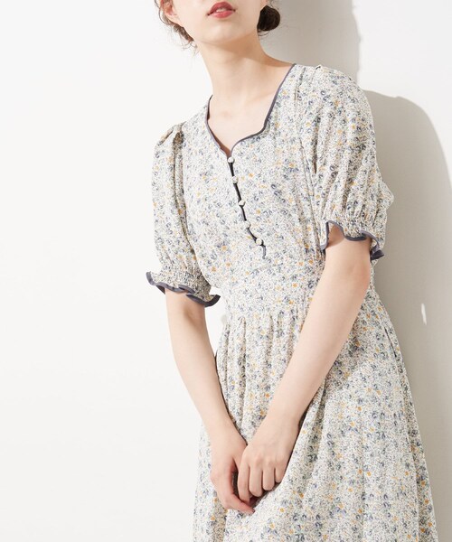 OLIVE des OLIVE（オリーブデオリーブ）の「配色パイピングVネックワンピース（ワンピース・レディース・オフホワイト/サックスブルー/ブルー/アイボリー・FREE）」の3枚目の写真