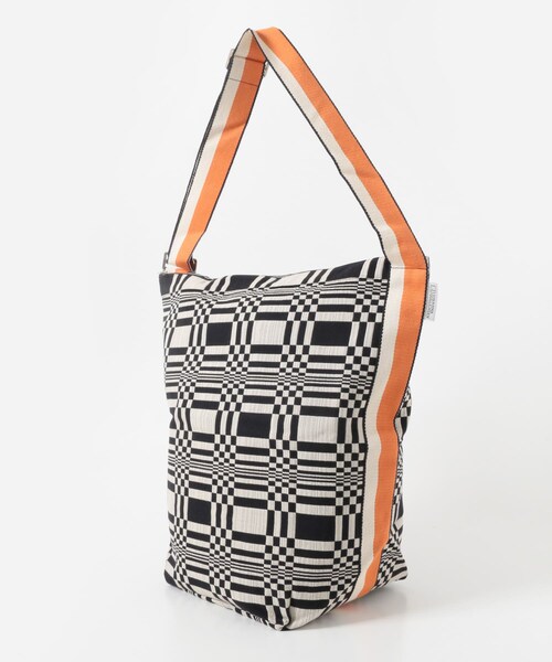 Johanna Gullichsen(ヨハンナグリクセン)の「JOHANNA GULLICHSEN Tetra Sac(その他・レディース・BK/BL/BK・FREE)」の5枚目の写真