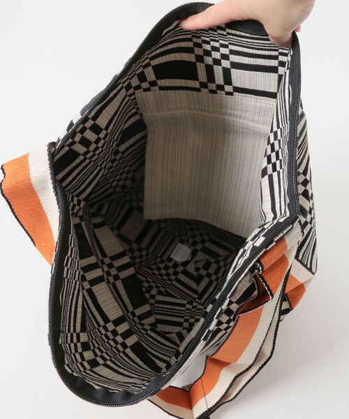 Johanna Gullichsen(ヨハンナグリクセン)の「JOHANNA GULLICHSEN Tetra Sac(その他・レディース・BK/BL/BK・FREE)」の7枚目の写真